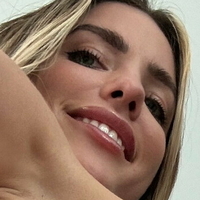 Адріанна Евс Оголені