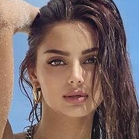 Айшварія Баччан Оголені