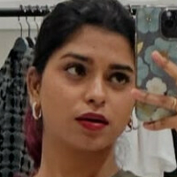 Акшара К Ренджан Оголені