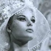 Алена Джонстон Оголені