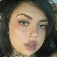 Алексіс Дево Оголені