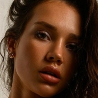 Аліна Нойер Оголені