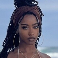 Алія Вілл Оголені