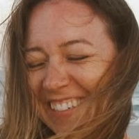 Еллі Шіхан Оголені