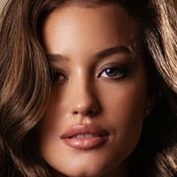 Анастасія Асільханова Оголені