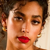 Анна Яккео Оголені