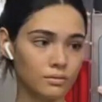 Азіяа Оголені