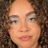 Бейлі Бас Оголені