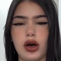 Бренда Джі Сараїва Оголені