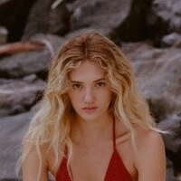 Брінн Делуго Оголені