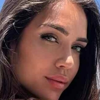 Карла Айш Оголені