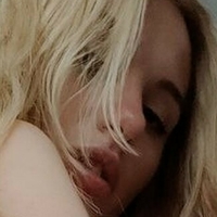 Карла Кьют Оголені