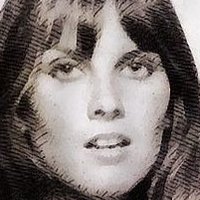 Каролін Манро Оголені