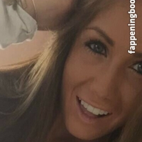 Кортні О'Коннелл Оголені