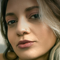 Даніела Брук Оголені