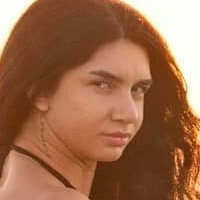 Еліс Сакаллı Оголені