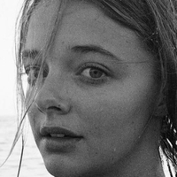 Еллі Де Ланж Оголені