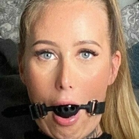 Емілі Зіберт Оголені