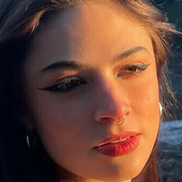 Емілі Шефер Оголені