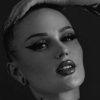 Емілі Борінг Оголені