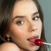 Емілі Леві Оголені