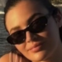 Емілі Моран Оголені