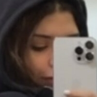 Емілі Оррего Оголені