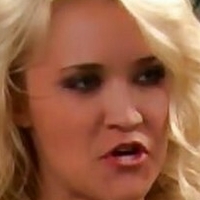 Емілі Ос Оголені