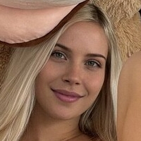 Еммі Блум Оголені