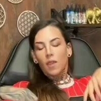 Еверлі Белла Оголені