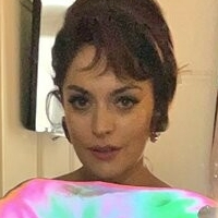 Езгі Мола Оголені