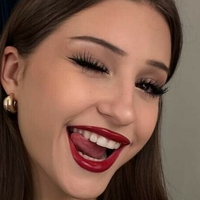 Господиня Евелін Оголені