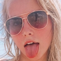 Хейлі та Кендра Оголені