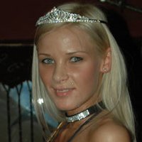 Хец Адріенн Оголені