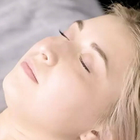 Айріс Стефанеллі Оголені