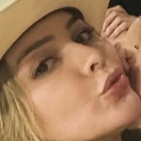 Ізабела Спіндола Оголені