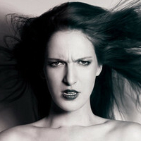 Катерина Івон Хармс Оголені