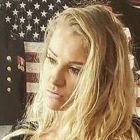 Лейсі Еванс Оголені