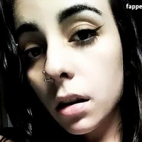 Ларі Ласерда Оголені