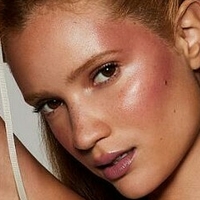 Лаура Азеведо Оголені