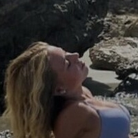 Леа Оголені