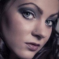 Леоні Сейнт Оголені