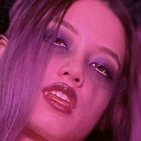 Люд Кіттен Ікс О Оголені