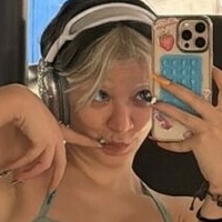 Лейла Афшонкар Оголені