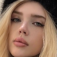 Ліа Лі Оголені