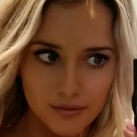 Ліндсі Марі Брюер Оголені