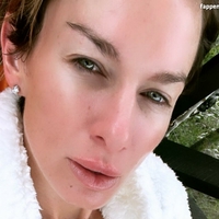 Ліза Леседi Оголені