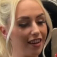 Люсі Кет Оголені