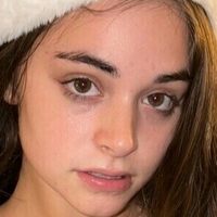 Медалін Джой Роуз Оголені