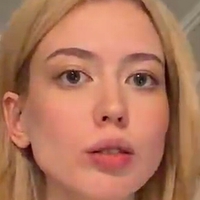 Медіа Малишка Оголені